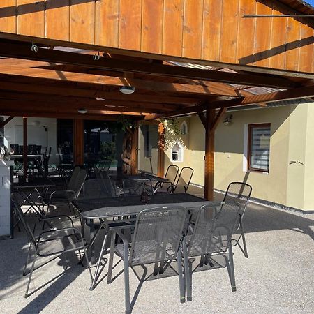 Penzion Trojna Lednice-Vhodne Na Svatby,Rodinne Akce,Teambuilding Exterior foto