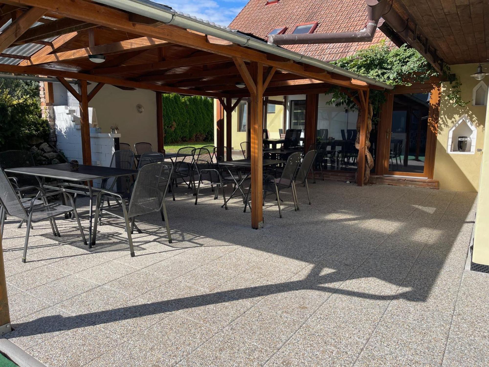 Penzion Trojna Lednice-Vhodne Na Svatby,Rodinne Akce,Teambuilding Exterior foto